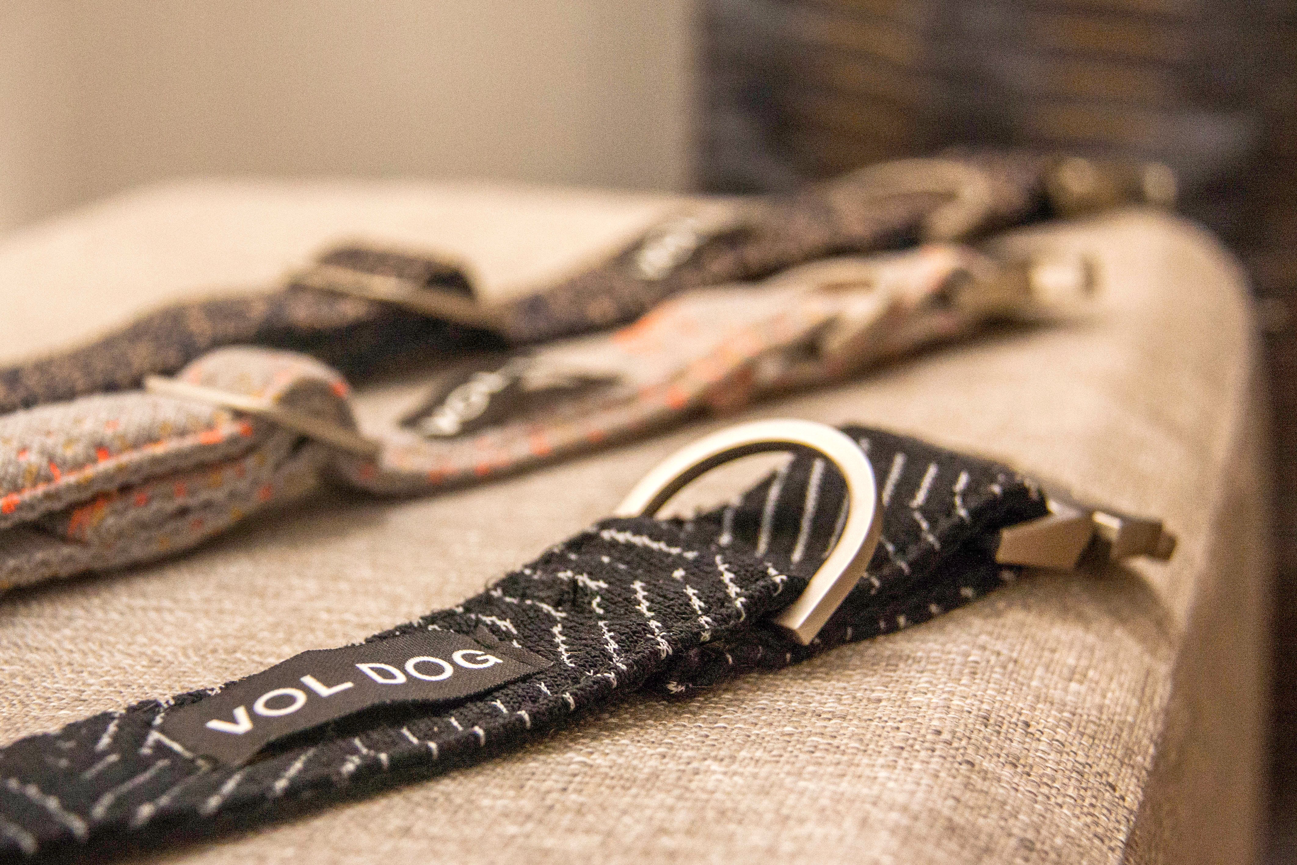 YOSHI NOIR DOG COLLAR