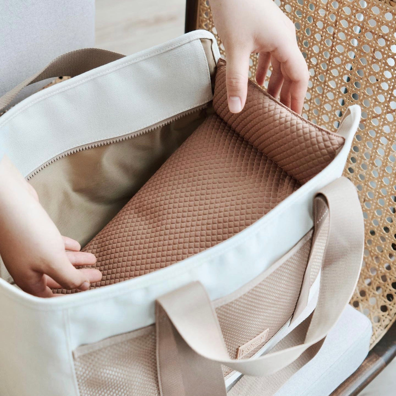 SUBWAY Petite Pet Carrycot CAMEL